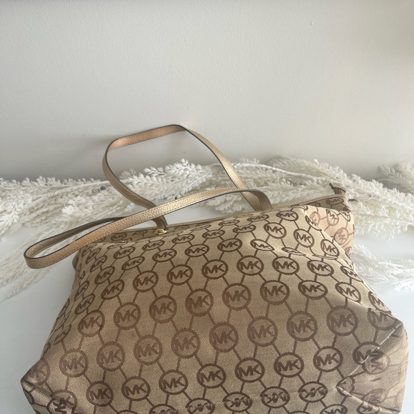Michael Kors Logo Print Large Tote Bag - Picture 6 of 7